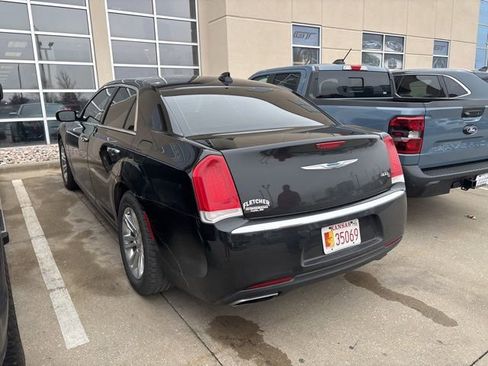 Used 2017 Chrysler 300 C image 7