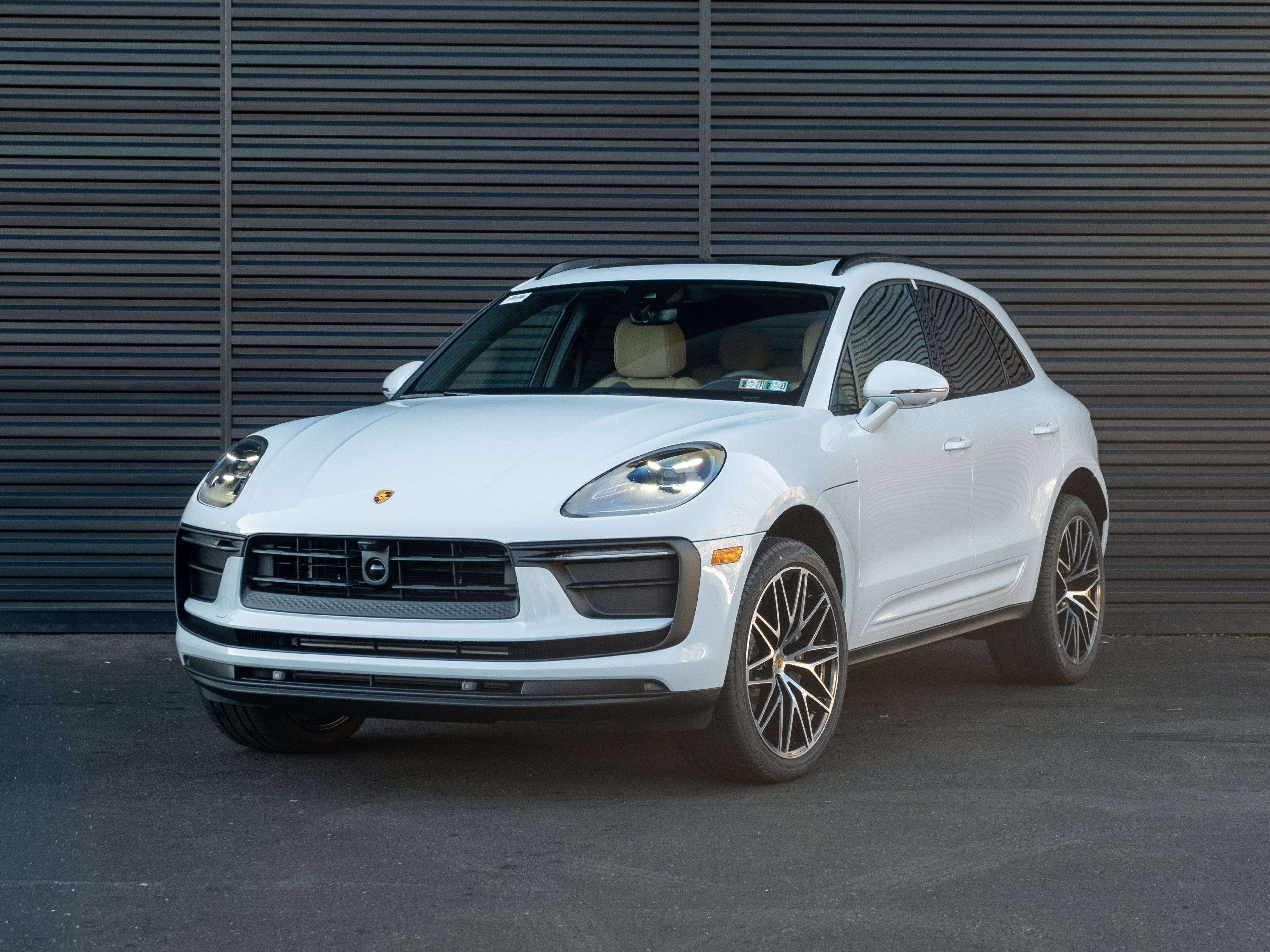 Certified 2026 Porsche Macan AWD/4WD image 1