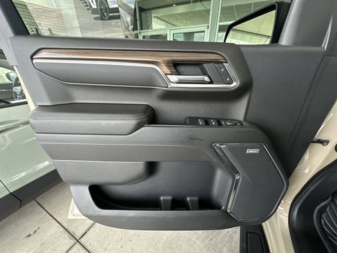 Used 2022 Chevrolet Silverado 1500 LT Trail Boss w/ LT Trail Boss Premium Package AWD/4WD image 22