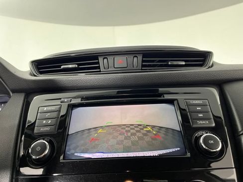 Used 2020 Nissan Rogue S FWD image 25