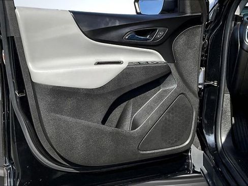 Used 2022 Chevrolet Equinox LS image 19