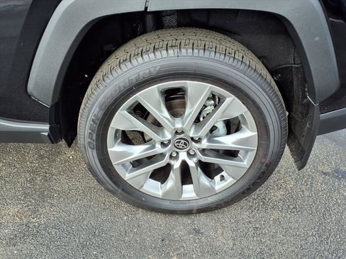 Used 2025 Toyota RAV4 XLE Premium image 21