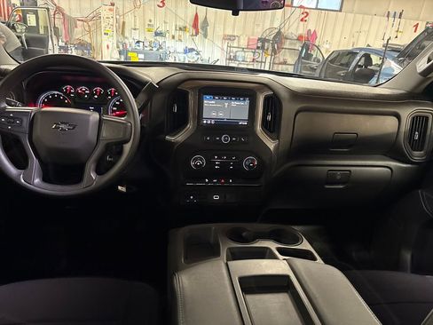 Used 2019 Chevrolet Silverado 1500 Custom Trail Boss AWD/4WD image 18