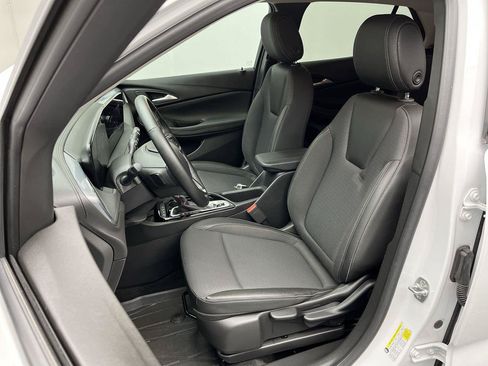 Certified 2024 Buick Encore GX Preferred AWD/4WD image 9