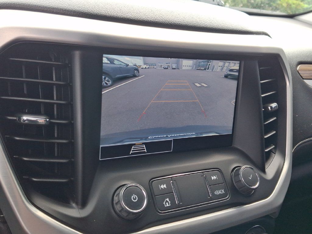 Used 2022 GMC Acadia SLE w/ Driver Convenience Package FWD image 4