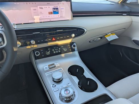 New 2026 Genesis GV70 2.5T Select image 19