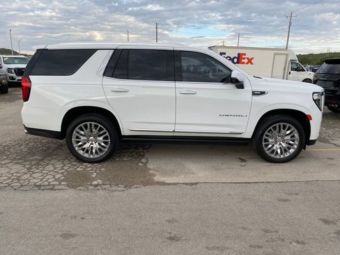 Used 2024 GMC Yukon Denali AWD/4WD image 7