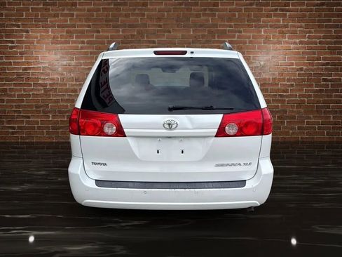 Used 2010 Toyota Sienna XLE image 8