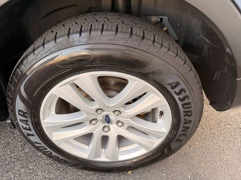 Used 2018 Ford Explorer XLT w/ Equipment Group 202A AWD/4WD image 49