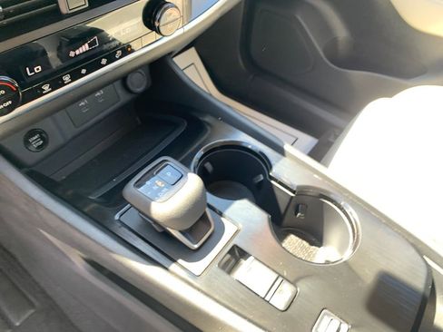Used 2025 Nissan Rogue SV FWD image 23