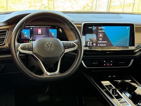 Used 2024 Volkswagen Atlas SE FWD image 24
