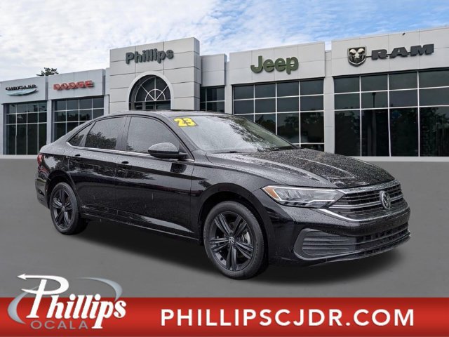 Used 2023 Volkswagen Jetta SE FWD image 1