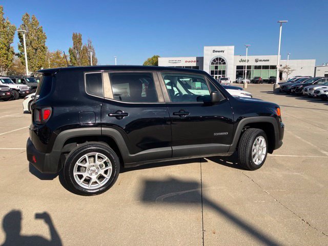 Used 2023 Jeep Renegade Latitude AWD/4WD image 5