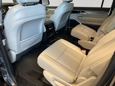 New 2026 Jeep Grand Wagoneer L 4WD image 18