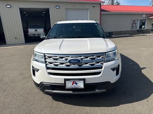 Used 2018 Ford Explorer XLT w/ Equipment Group 202A AWD/4WD image 8