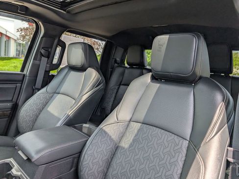 Used 2025 Toyota Tacoma Limited AWD/4WD image 18
