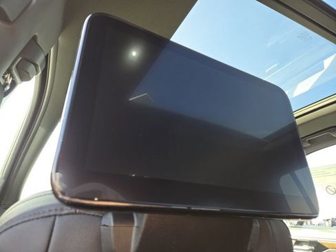 New 2026 Chevrolet Suburban High Country image 18