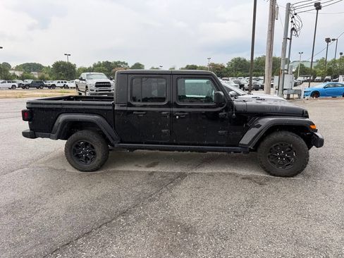 Used 2023 Jeep Gladiator Sport AWD/4WD image 5