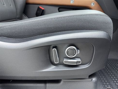 Used 2024 Land Rover Defender 130 X image 45