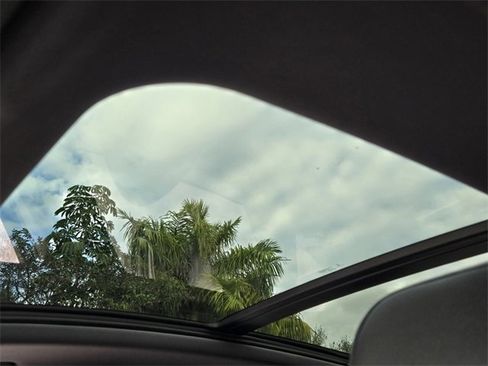 Used 2022 Porsche Macan S image 16