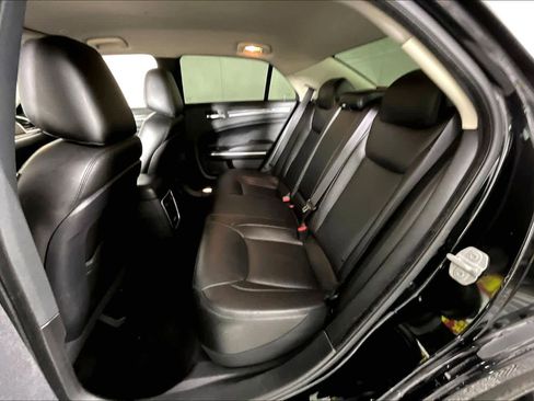 Used 2022 Chrysler 300 Touring L image 16
