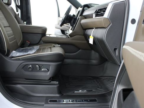 New 2026 GMC Yukon XL Denali Ultimate w/ LPO, Floor Liner Package AWD/4WD image 29