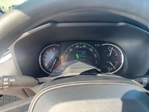 Used 2025 Toyota RAV4 XLE AWD/4WD image 21