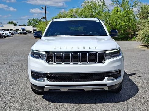Used 2024 Jeep Wagoneer L Series III w/ Flexible Seating Group AWD/4WD image 2