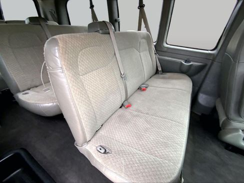 Used 2020 Chevrolet Express 2500 LT w/ LT Preferred Equipment Group RWD image 18