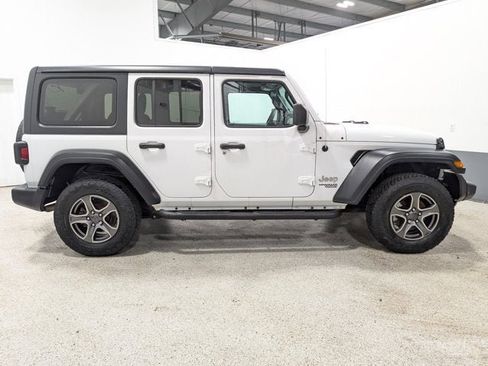 Used 2019 Jeep Wrangler Unlimited Sport S image 2
