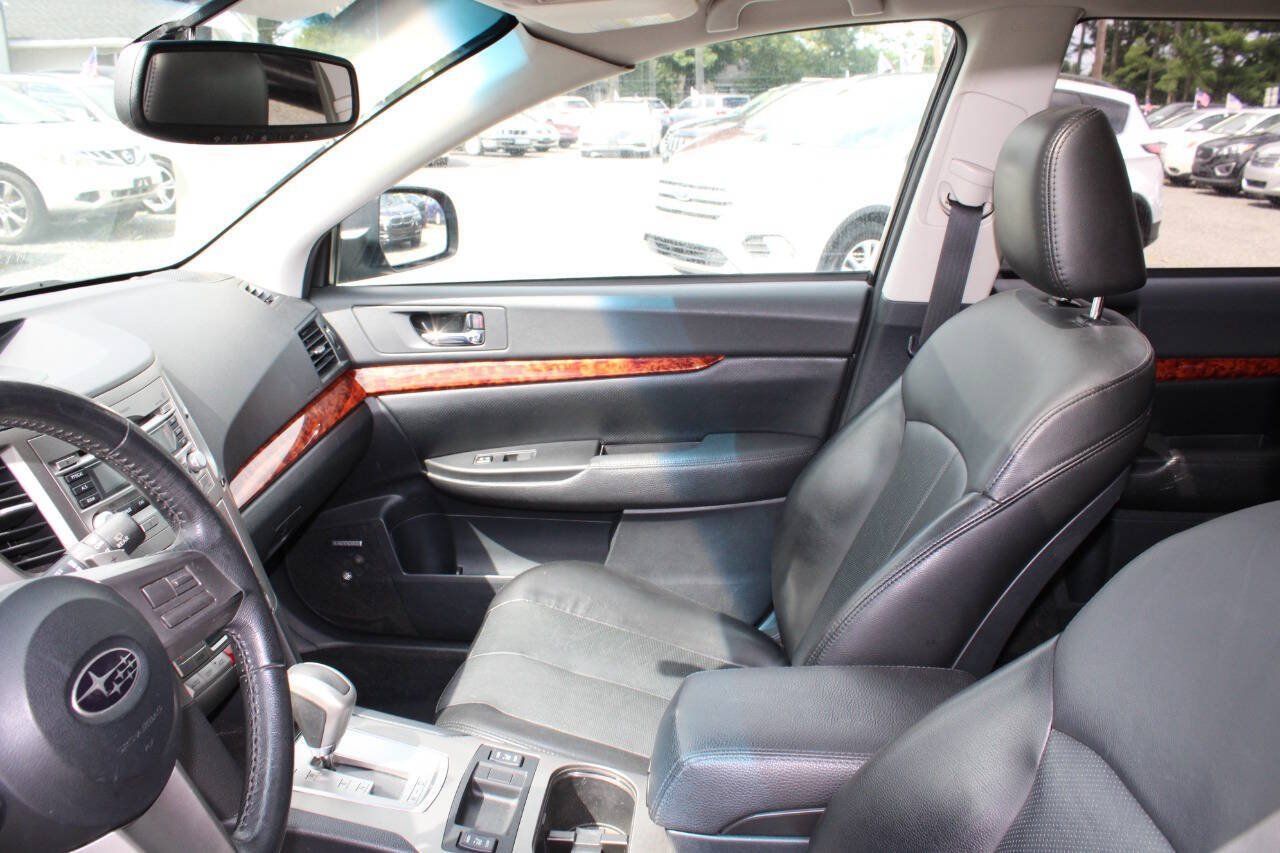 Used 2010 Subaru Outback 2.5i Limited AWD/4WD image 14