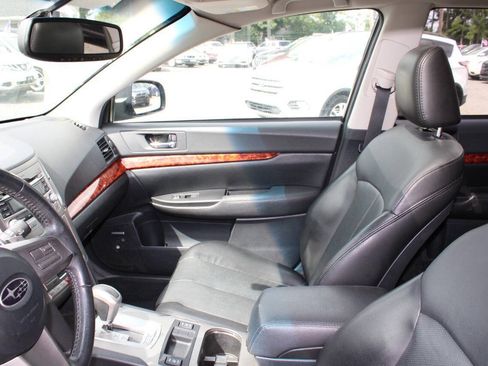 Used 2010 Subaru Outback 2.5i Limited AWD/4WD image 14