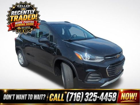 Used 2019 Chevrolet Trax LT w/ LT Convenience Package FWD image 1