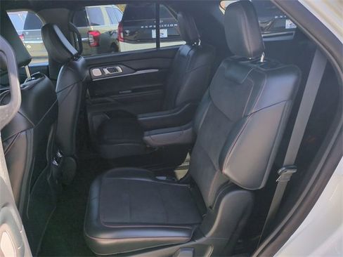 Used 2025 Ford Explorer ST w/ Sun And Sound Package image 14