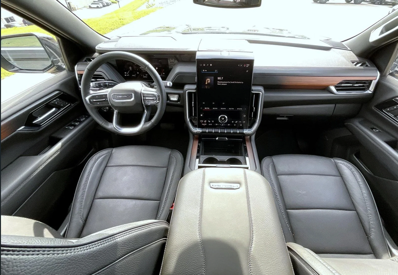 Used 2025 GMC Yukon XL Denali AWD/4WD image 11