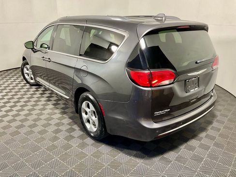 Used 2017 Chrysler Pacifica Touring-L Plus image 12