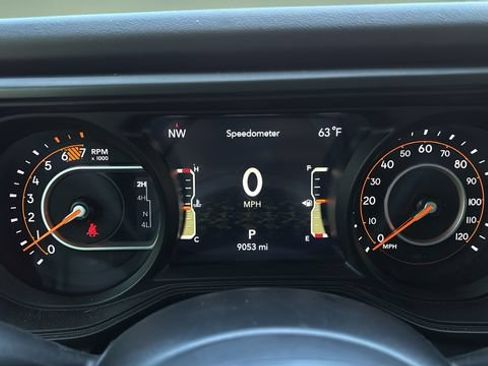 Used 2024 Jeep Wrangler Unlimited Rubicon w/ XTREMEE 35" Tire Package AWD/4WD image 15