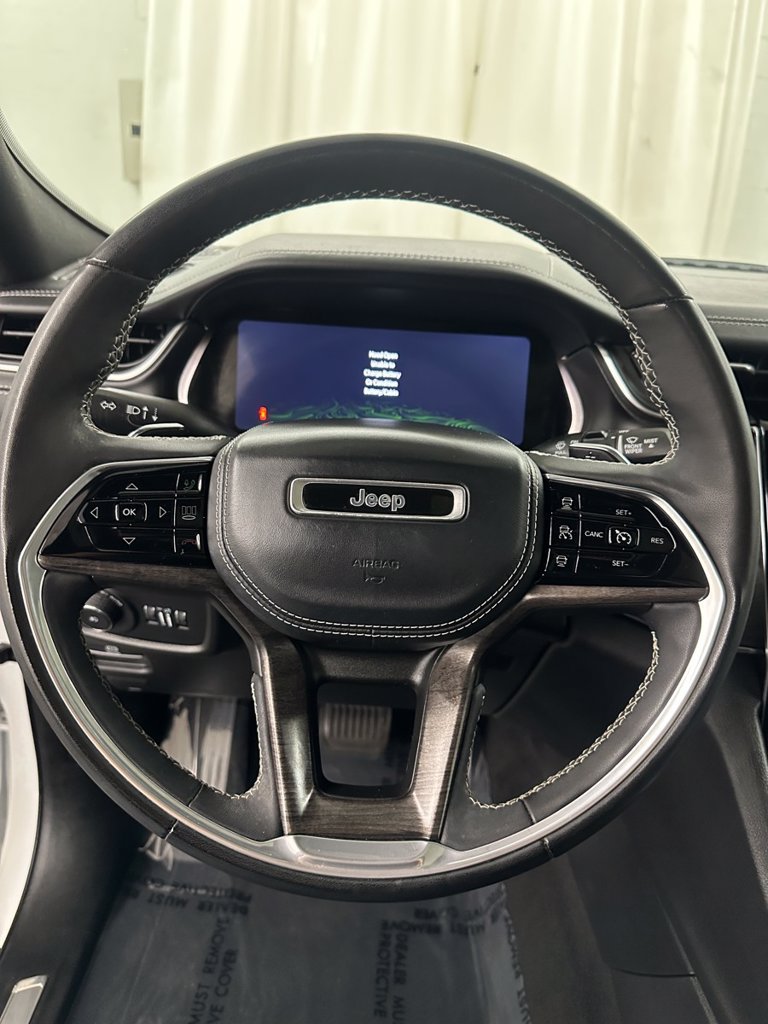 Used 2023 Jeep Grand Cherokee Overland AWD/4WD image 14
