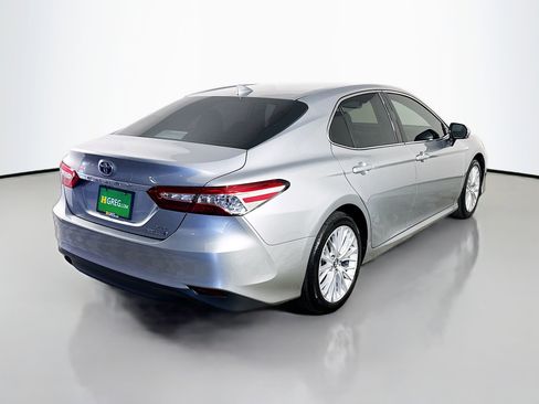 Used 2019 Toyota Camry XLE w/ Sunroof Package image 10