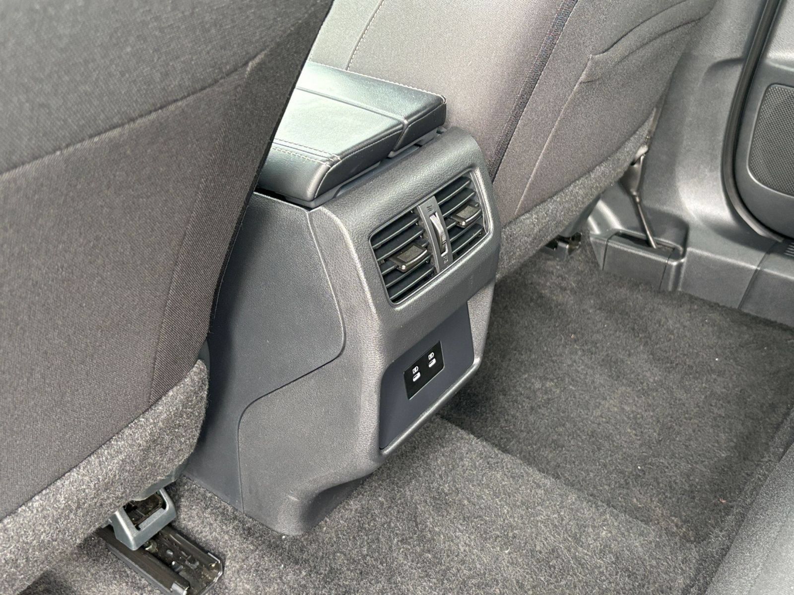 Used 2025 Nissan Rogue SV FWD image 22