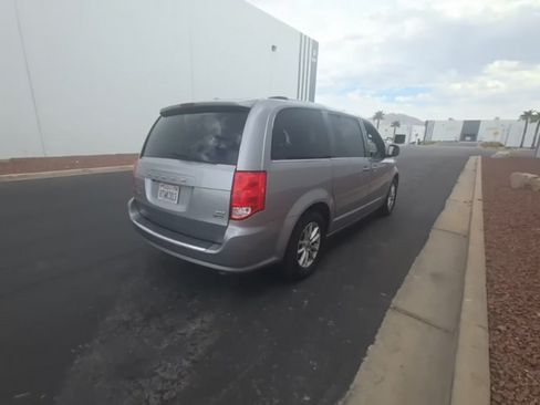 Used 2019 Dodge Grand Caravan SXT FWD image 2