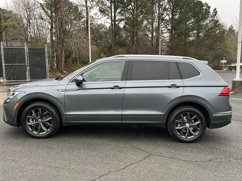 Used 2024 Volkswagen Tiguan SE image 3