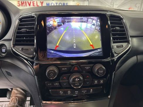 Used 2020 Jeep Grand Cherokee Altitude image 18