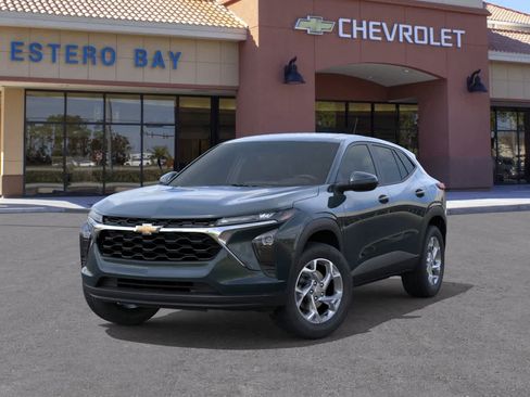 New 2026 Chevrolet Trax LS w/ LS Convenience Package FWD image 6