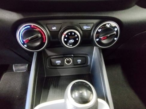Certified 2023 Hyundai Venue SE FWD image 27