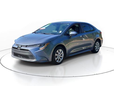 Used 2024 Toyota Corolla LE image 3