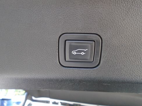 Used 2023 GMC Yukon SLT AWD/4WD image 45
