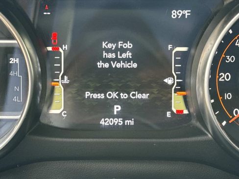 Used 2023 Jeep Gladiator Sport AWD/4WD image 27