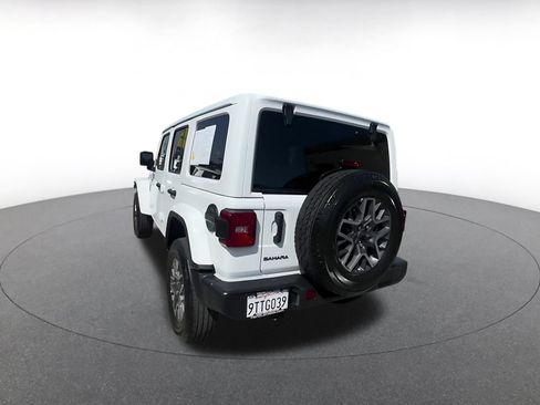 Used 2025 Jeep Wrangler Unlimited Sahara AWD/4WD image 11