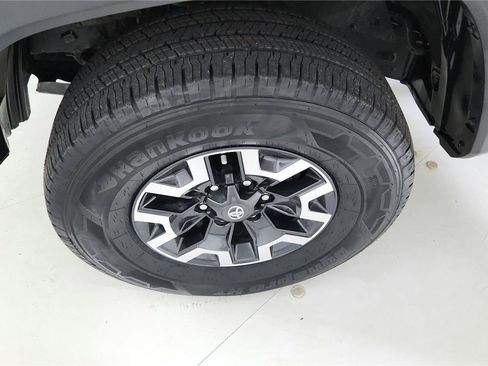 Used 2022 Toyota Tacoma TRD Off-Road AWD/4WD image 29